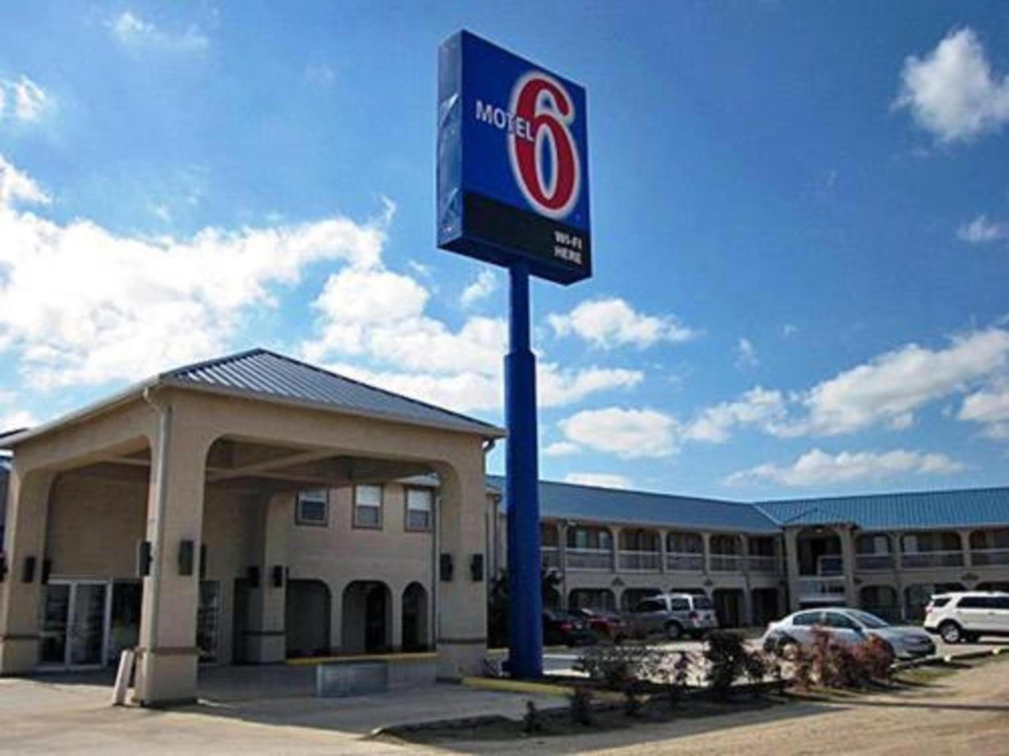 Motel 6 Seguin Tx Exterior photo