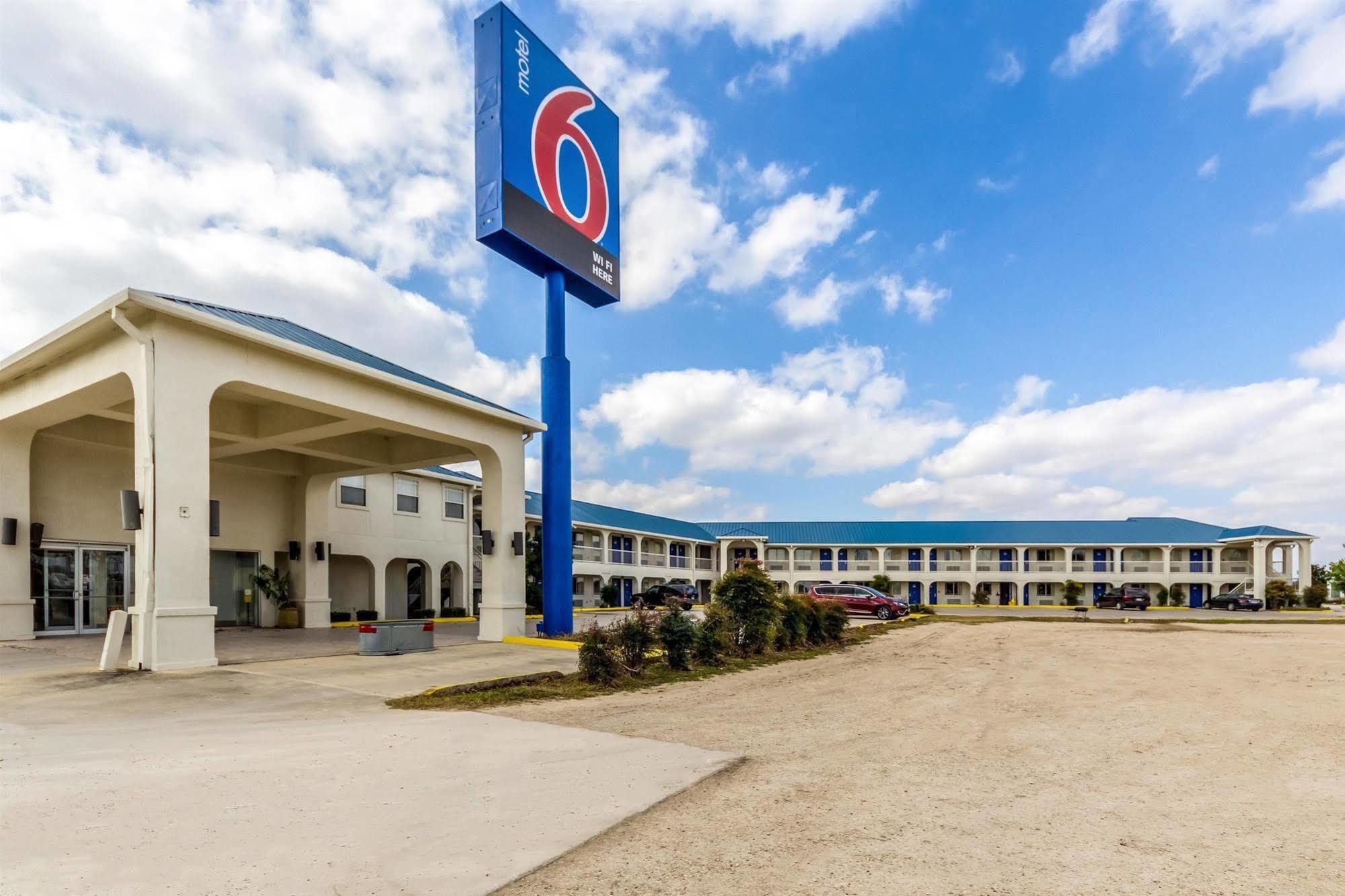 Motel 6 Seguin Tx Exterior photo